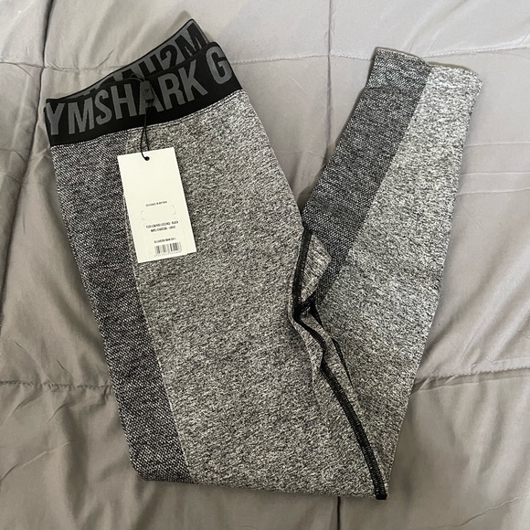 Gymshark Pants - Gymshark Women’s Flex Low Rise Leggings in Marbled Charcoal/Black Size Large